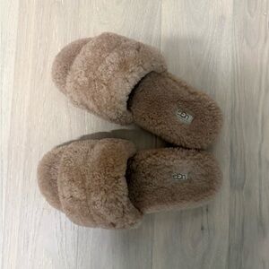 UGG Fluff Slide Slippers in Chestnut Taupe